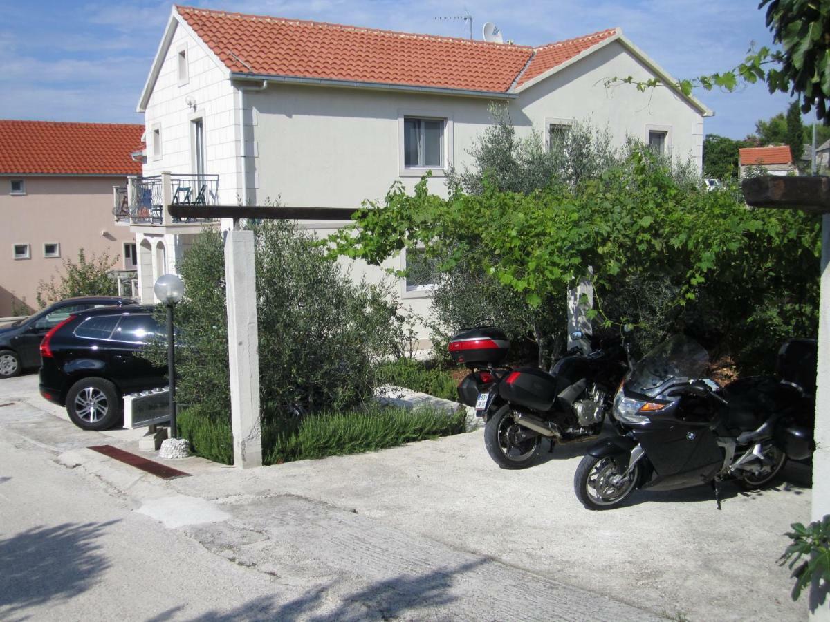 Apartmán Nives B. Supetar Exteriér fotografie
