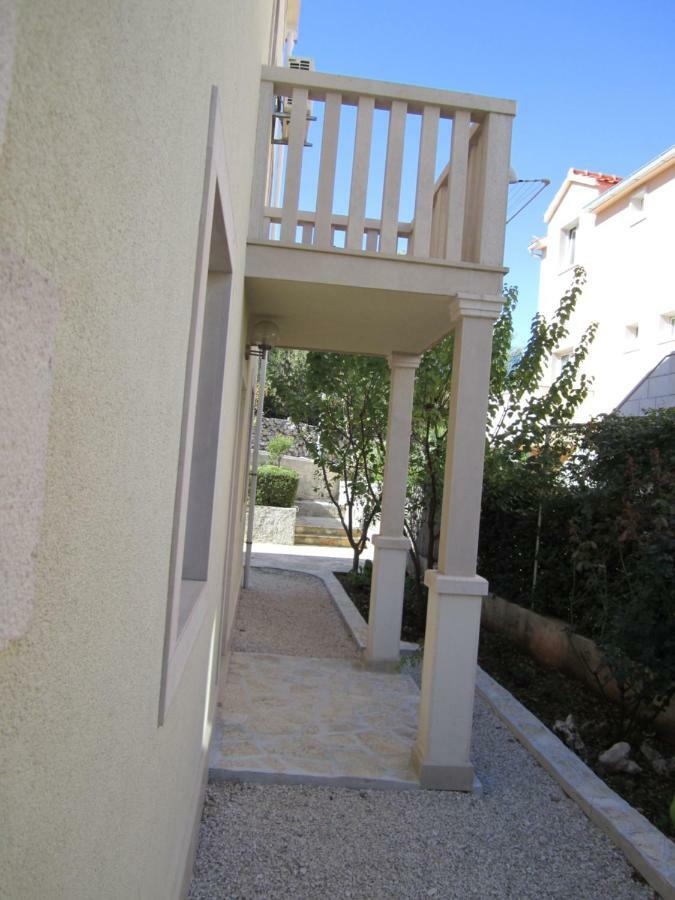 Apartmán Nives B. Supetar Exteriér fotografie