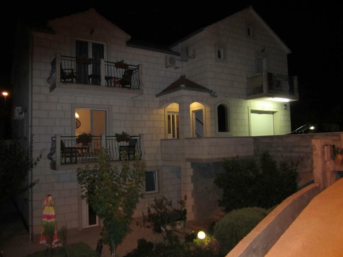 Apartmán Nives B. Supetar Exteriér fotografie