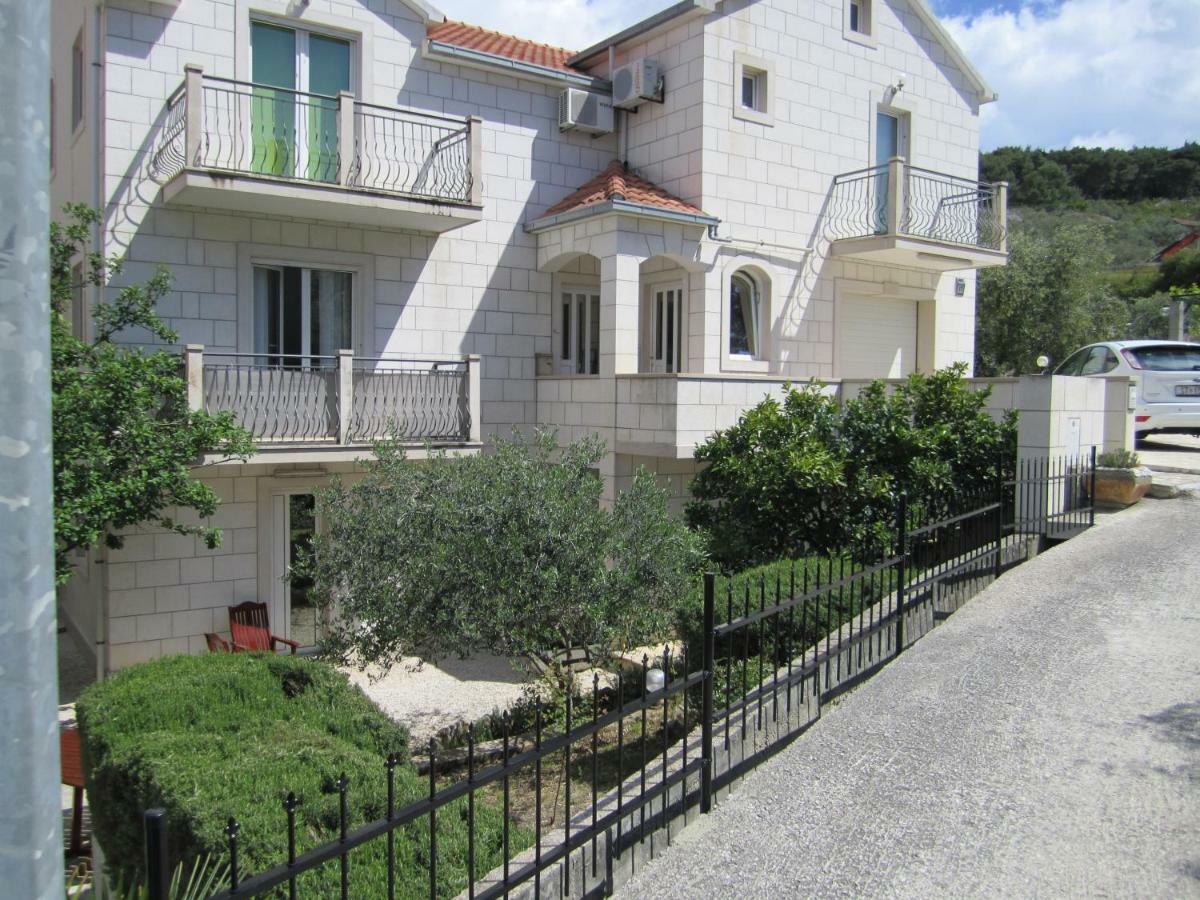 Apartmán Nives B. Supetar Exteriér fotografie