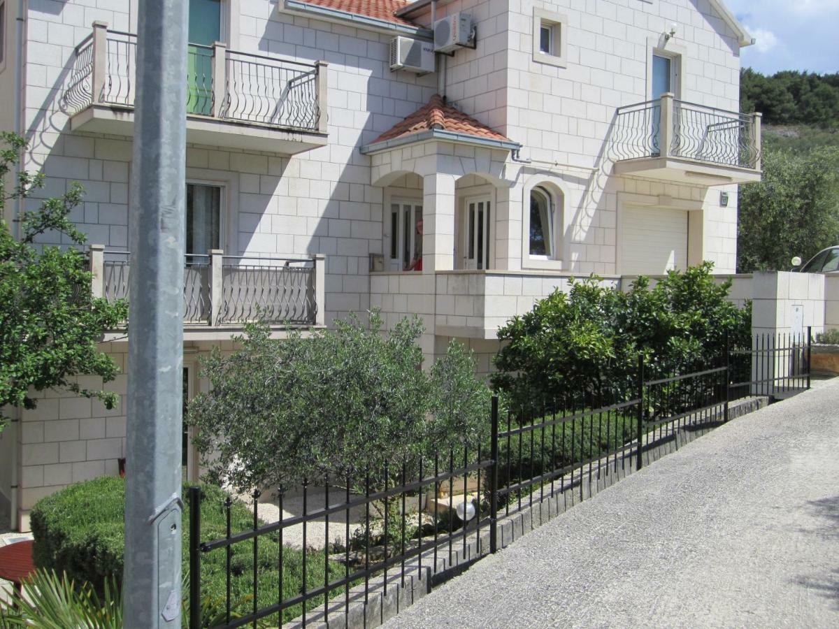 Apartmán Nives B. Supetar Exteriér fotografie